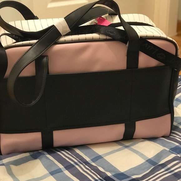❌SOLD❌BRAND NEW BETSEY JOHNSON WEEKENDER BAG - Picture 5 of 5